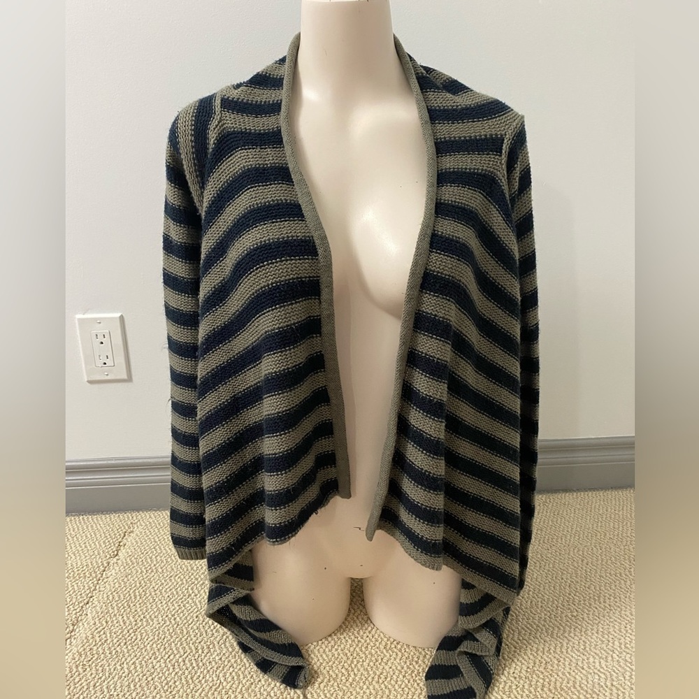 2/$20❤️- CARDIGAN | Women’s Jessie Blu cardigan size XL (fits small)